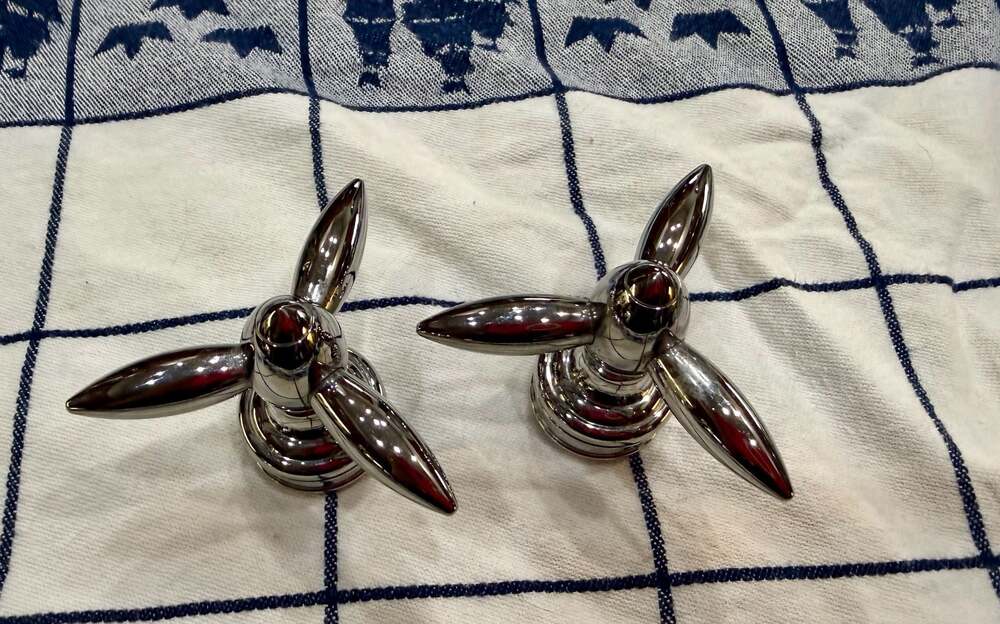 Delta Faucet H36 Chrome Neostyle Single Handle Faucet Lever Handles Pair